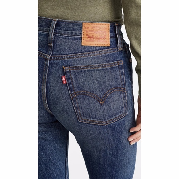 LEVI’S Wedgie Icon Fit Jeans in Classic Tint - Picture 4 of 11